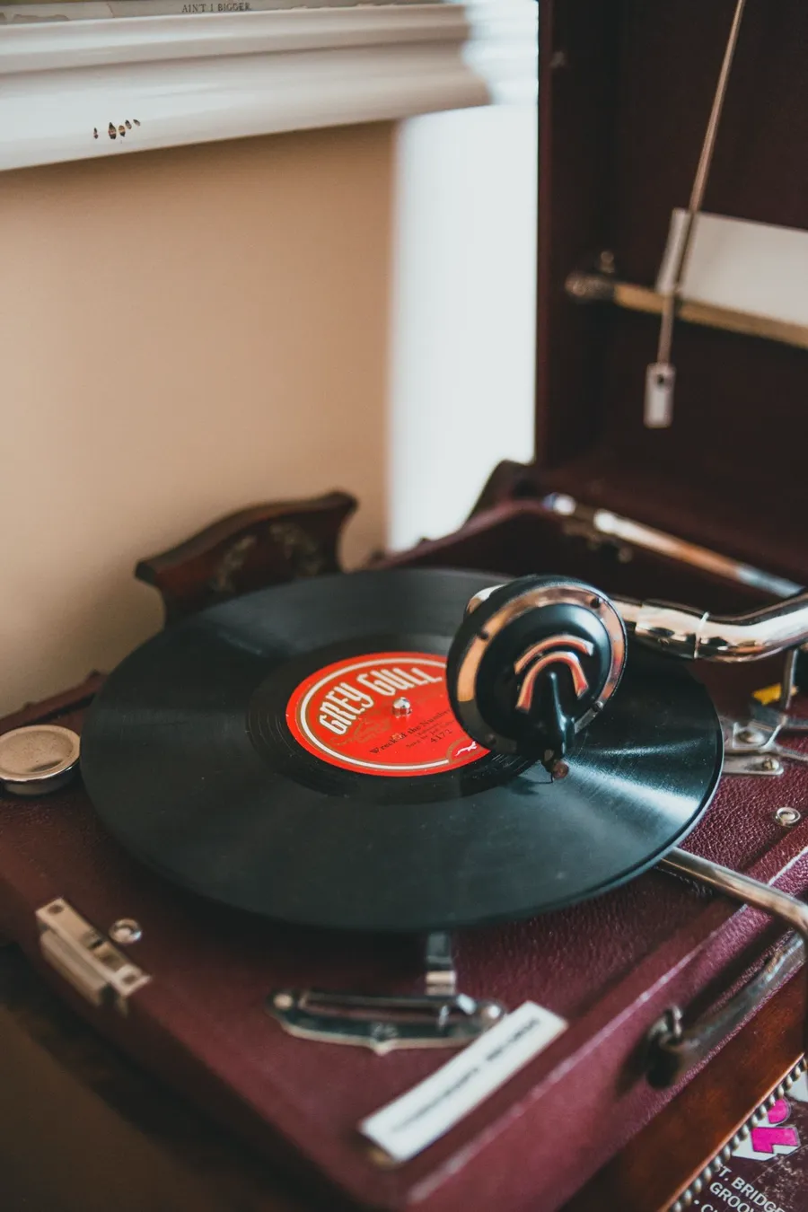 Tocadiscos con altavoz estilo vintage