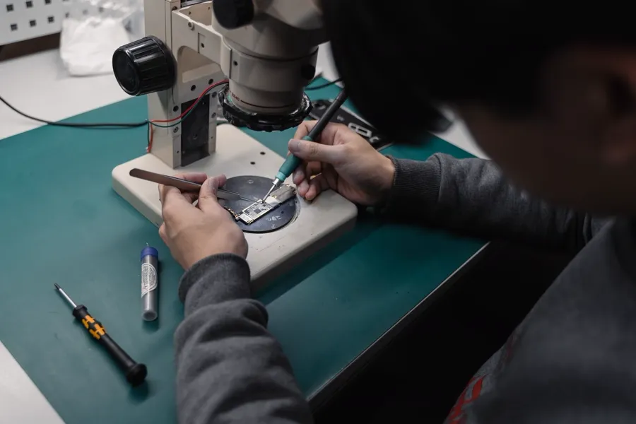 Carte sous microscope et ultrasons